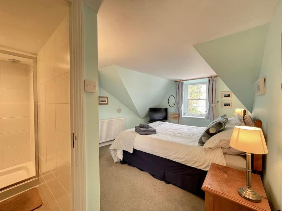- 2 Bedroom Flat, Fantastic Harbour Views